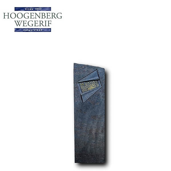 Gedenksteen met gebeeldhouwd Alpha en Omega teken