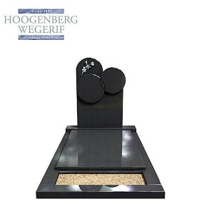 Grafmonument met drie cirkelvormige tekst delen