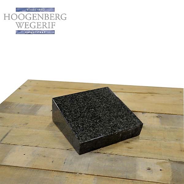 Donker graniet bijzetsteentje