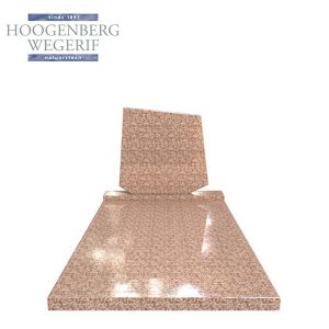 Rood graniet grafmonument met grondplaat