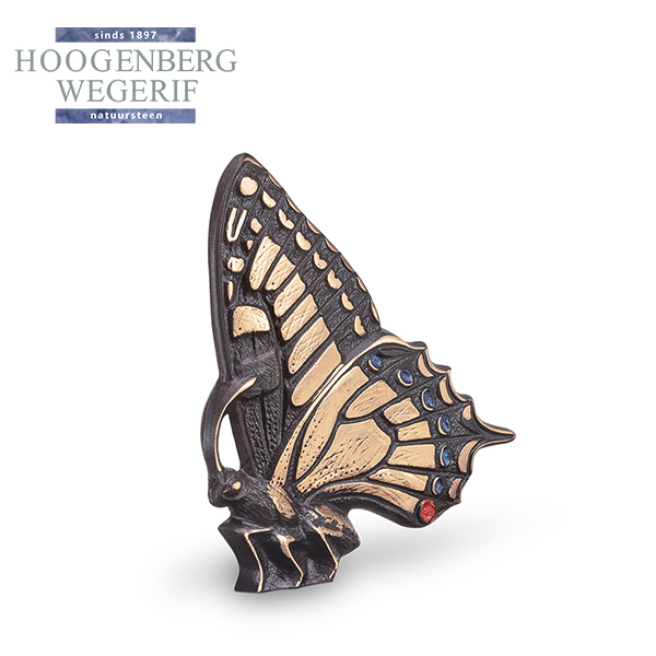 Zwaluwstaart vlinder zittend