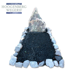 Ruwe steen met brokken rand