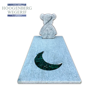 Grafmonument met beer en maan inleg