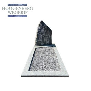 Ruwe steen met granieten rand