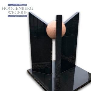Driedelig monument  zwart Graniet met rood granieten Bol